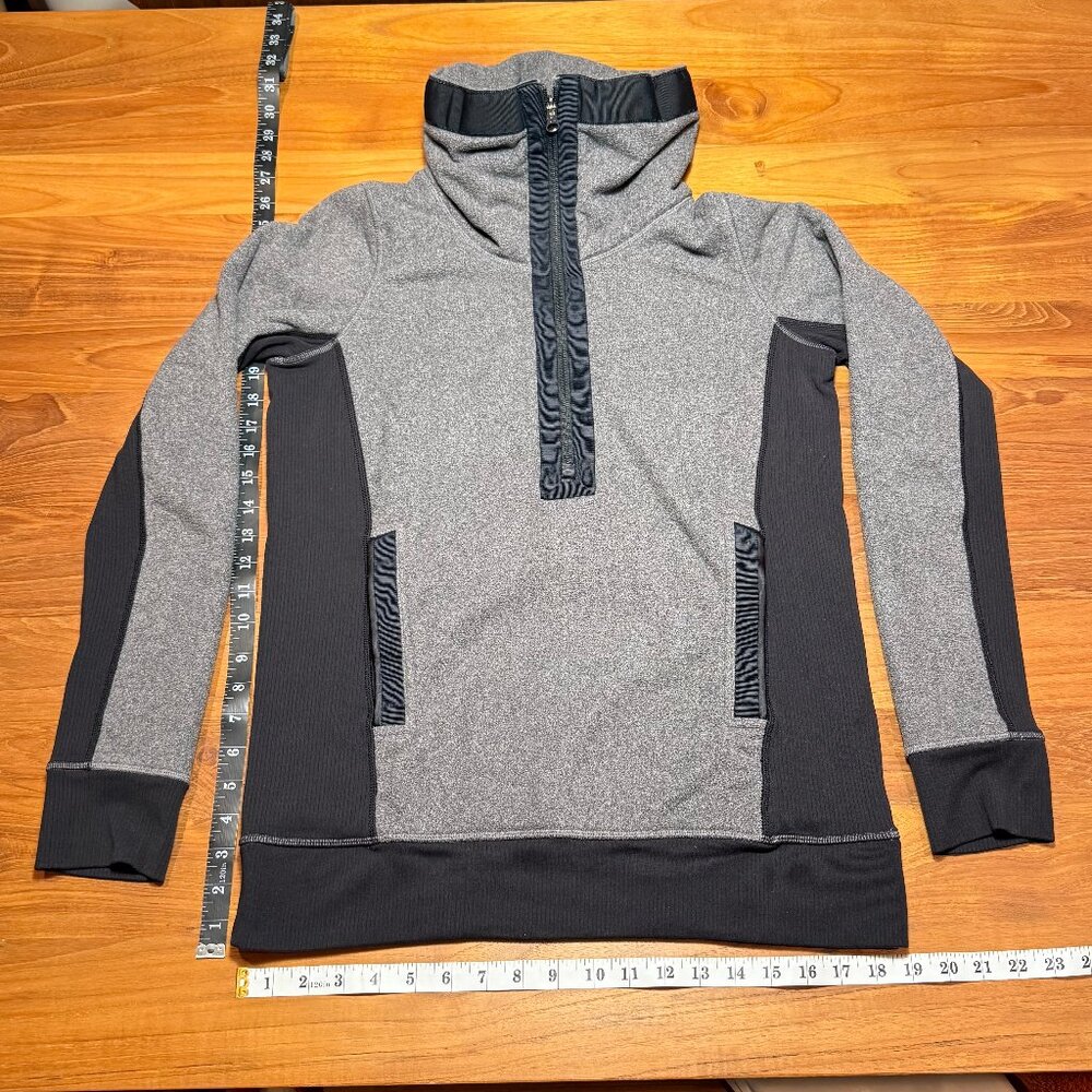 Lululemon Post Chaturanga Pullover, Black/Ambient Grey/Black‎ Size 6